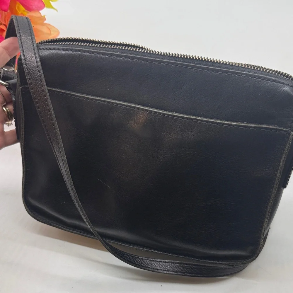 Patricia Nash Elegant Black Leather Crossbody Bag BP9347F